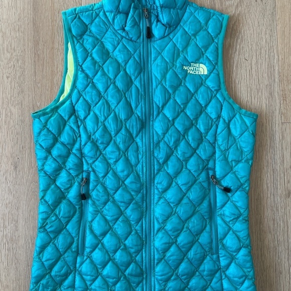 The North Face Jackets & Blazers - NWOT The North Face Thermoball Vest Sz XS Teal Quilted Full Zip Collared *G21